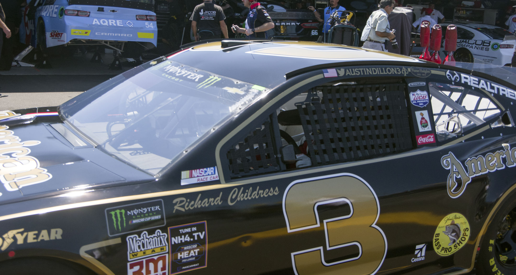 Friday at the Bojangles' Southern 500